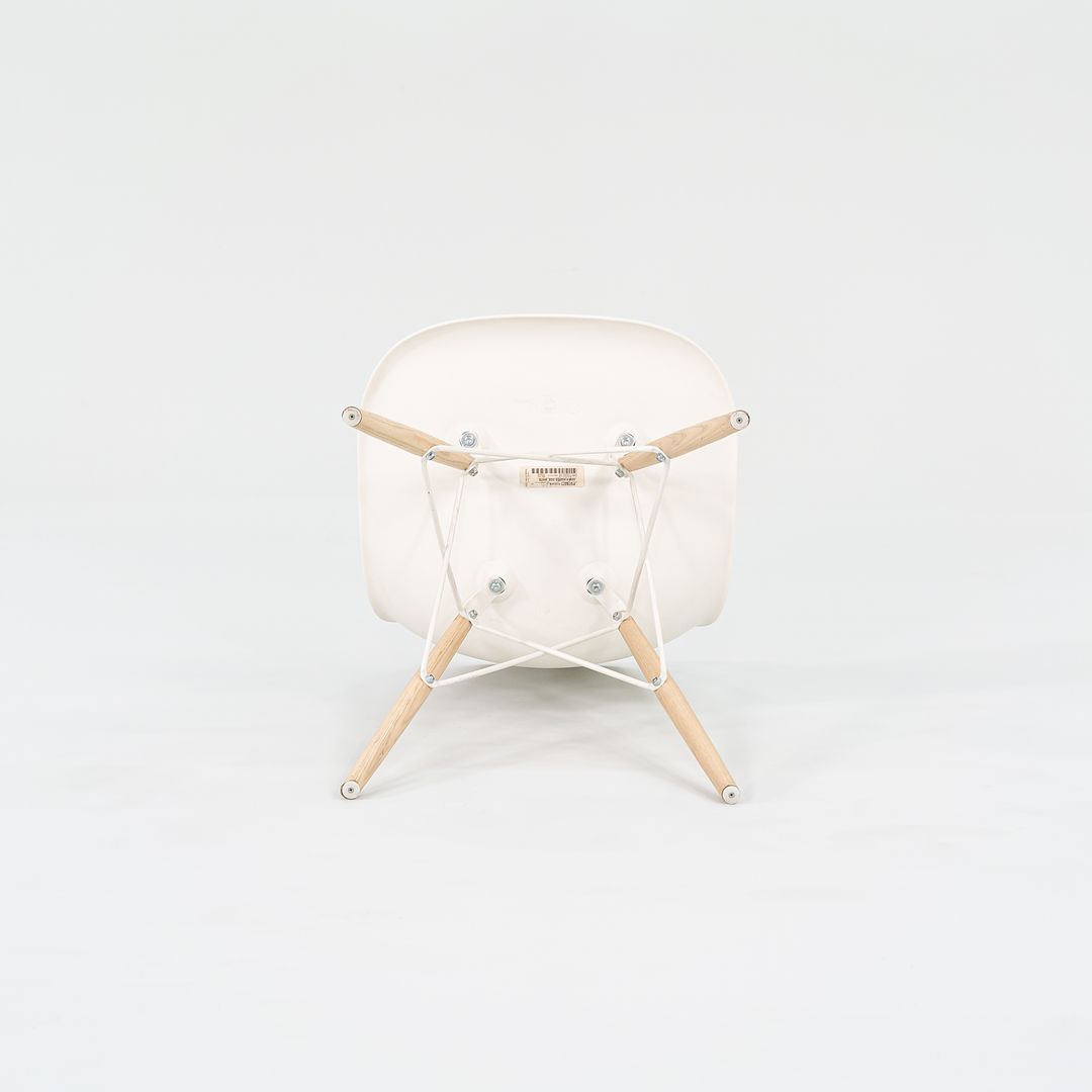 DSW Side Chair with Dowel Base