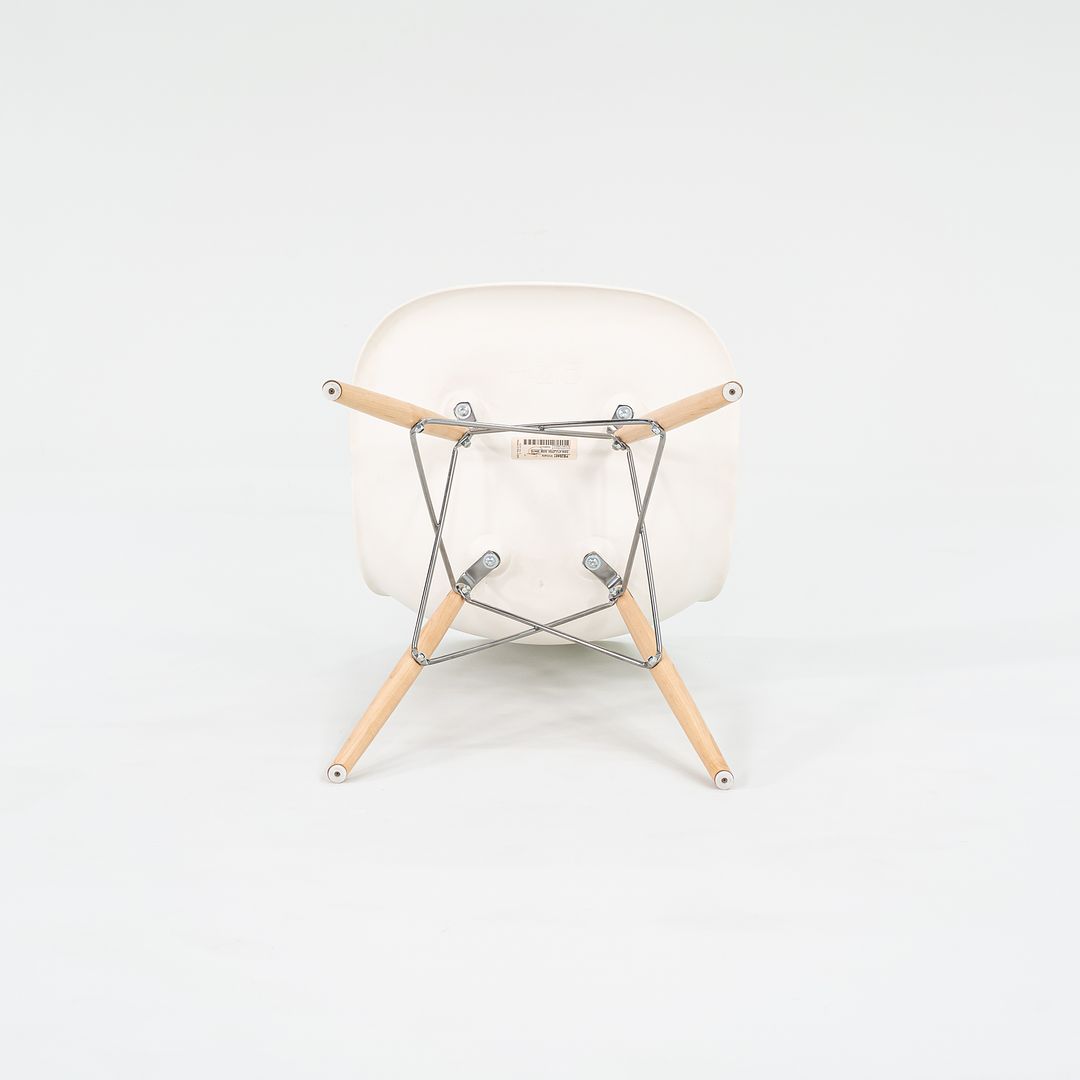 DSW Side Chair with Dowel Base