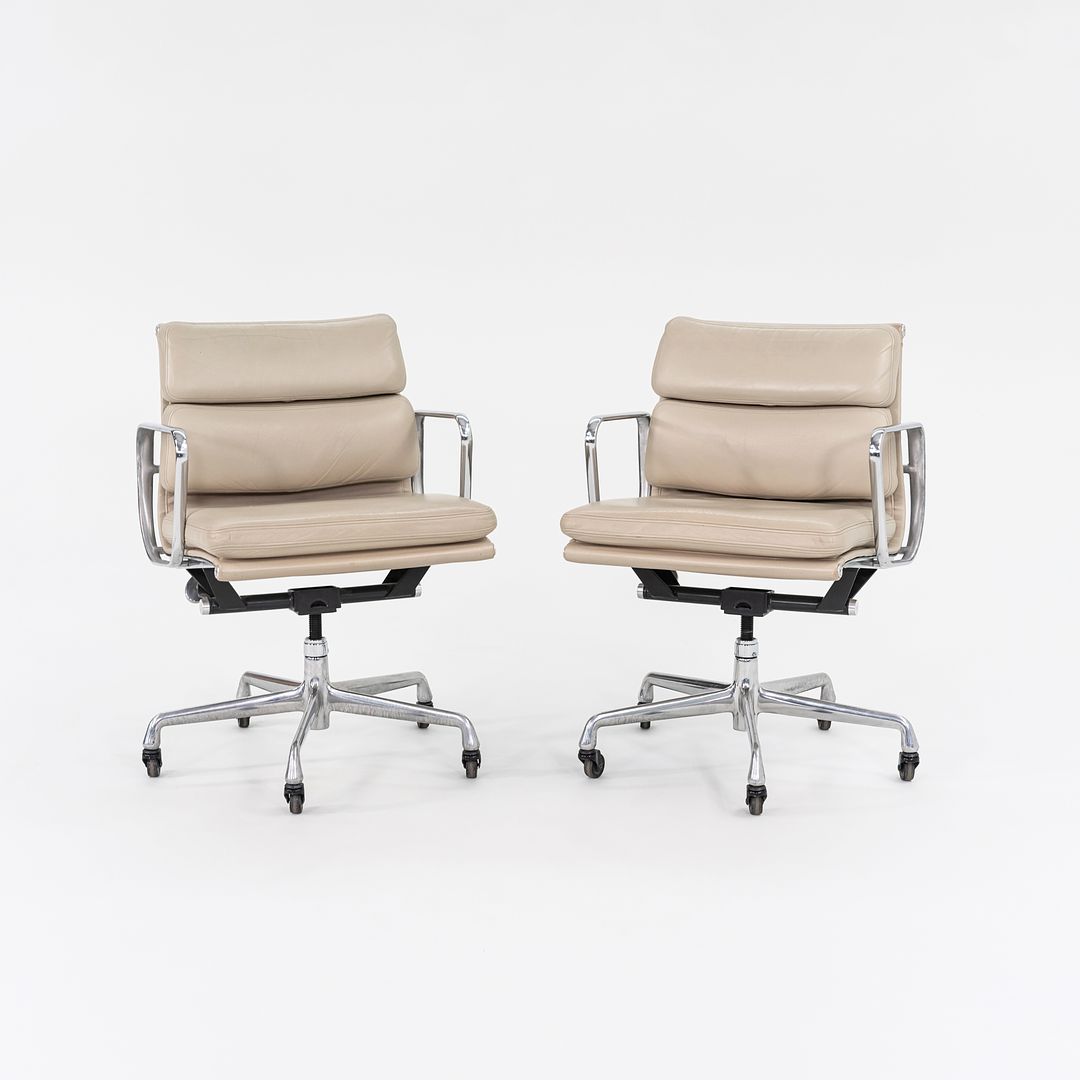 Soft Pad Management Chair, EA435