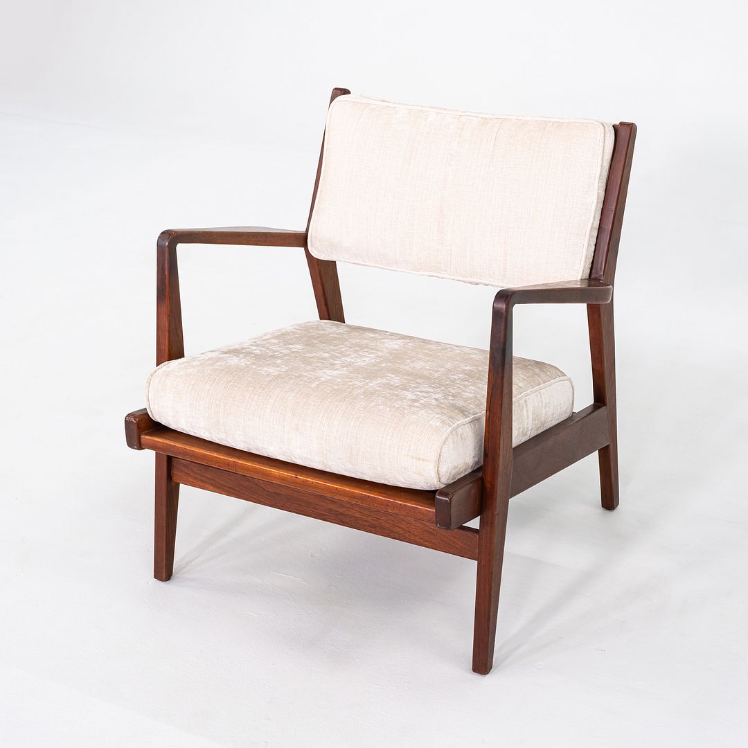 U-430 Lounge Chair