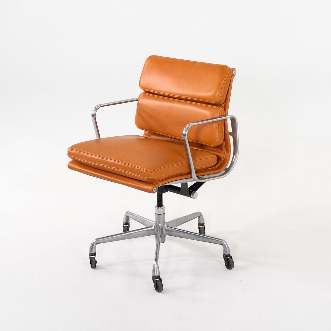 Soft Pad Management Chair, EA435