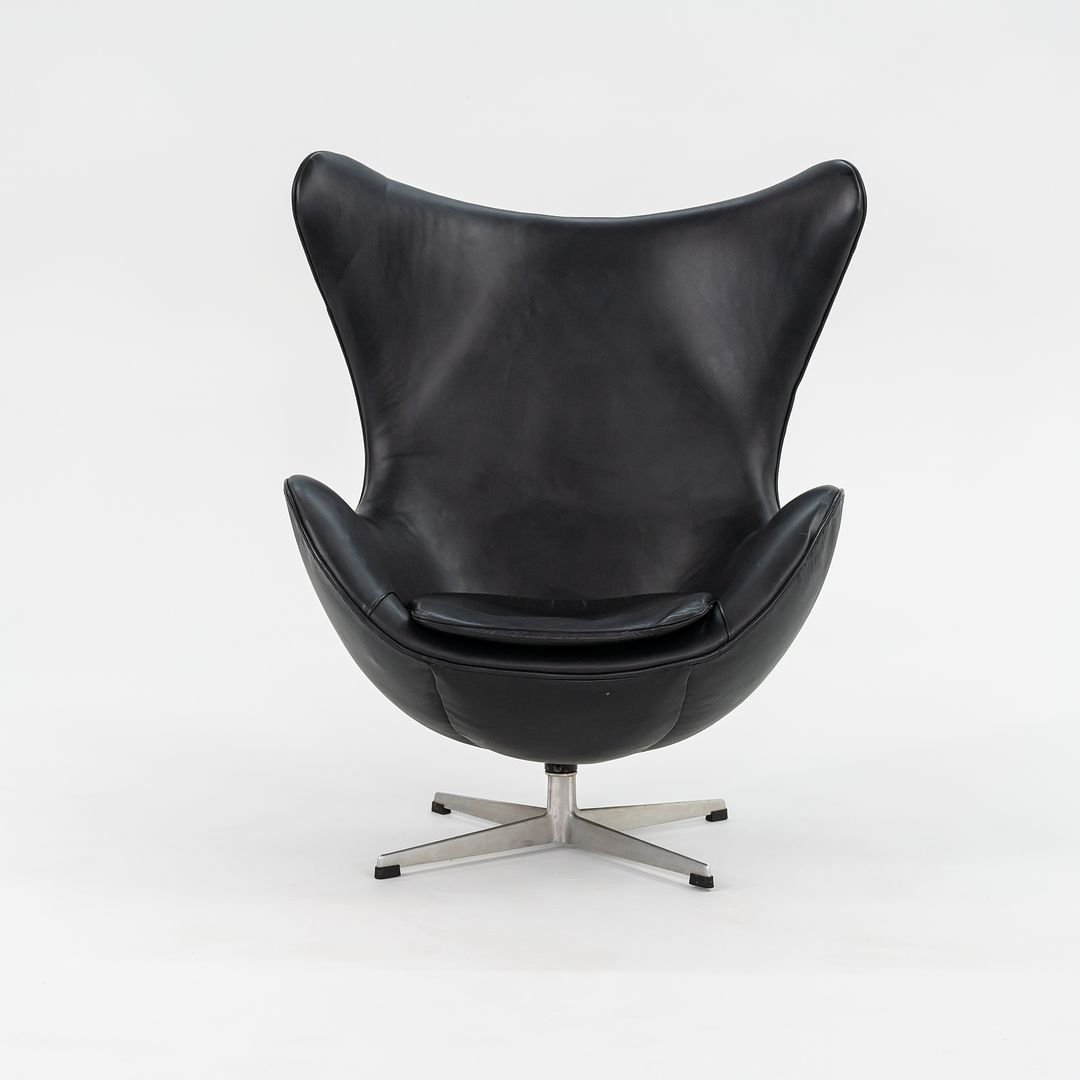 Egg Lounge Chair, Model 3316