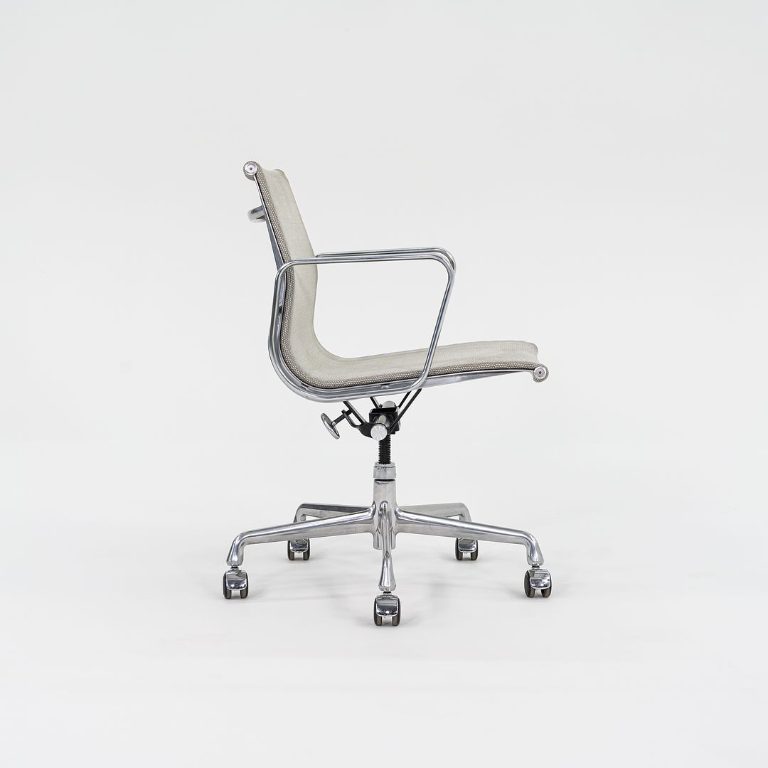 Aluminum Group Management Chair, Model EA335