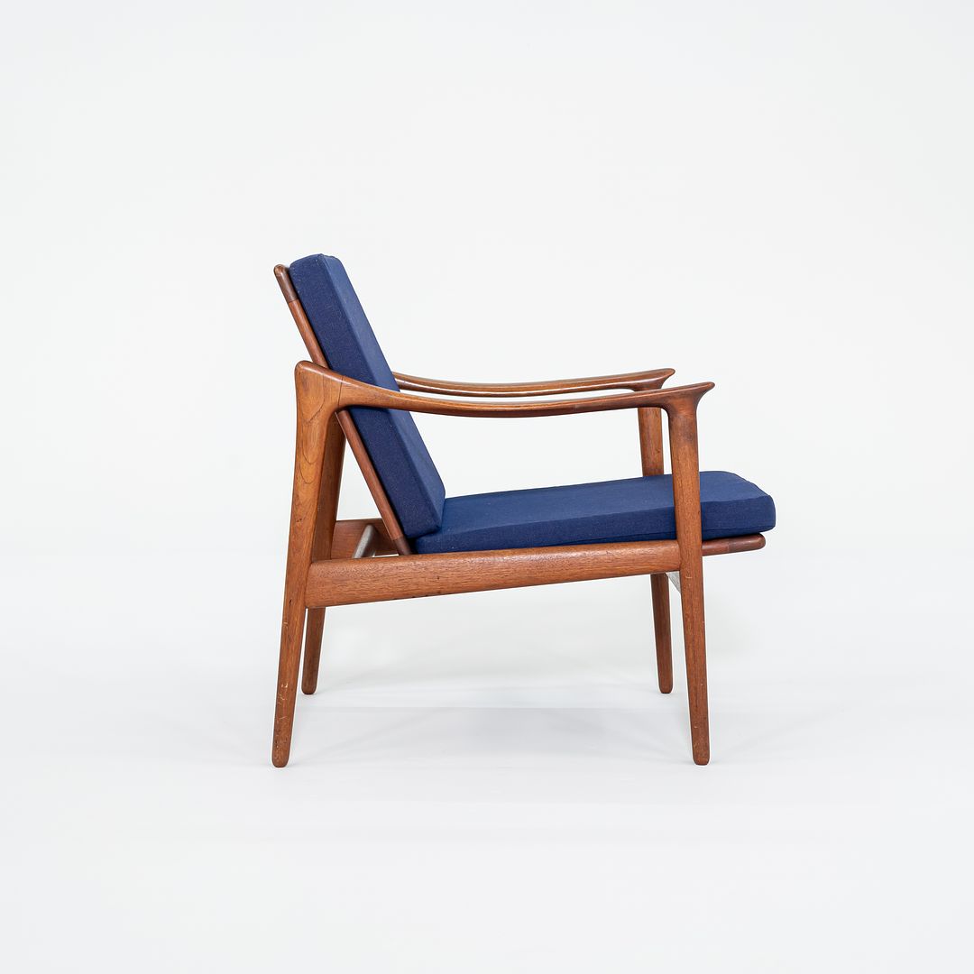 Model 563 Lounge Chair