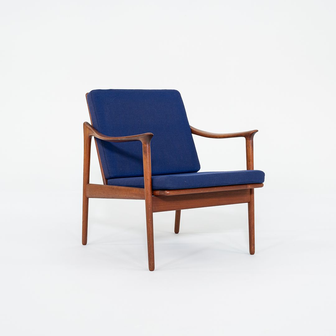 Model 563 Lounge Chair