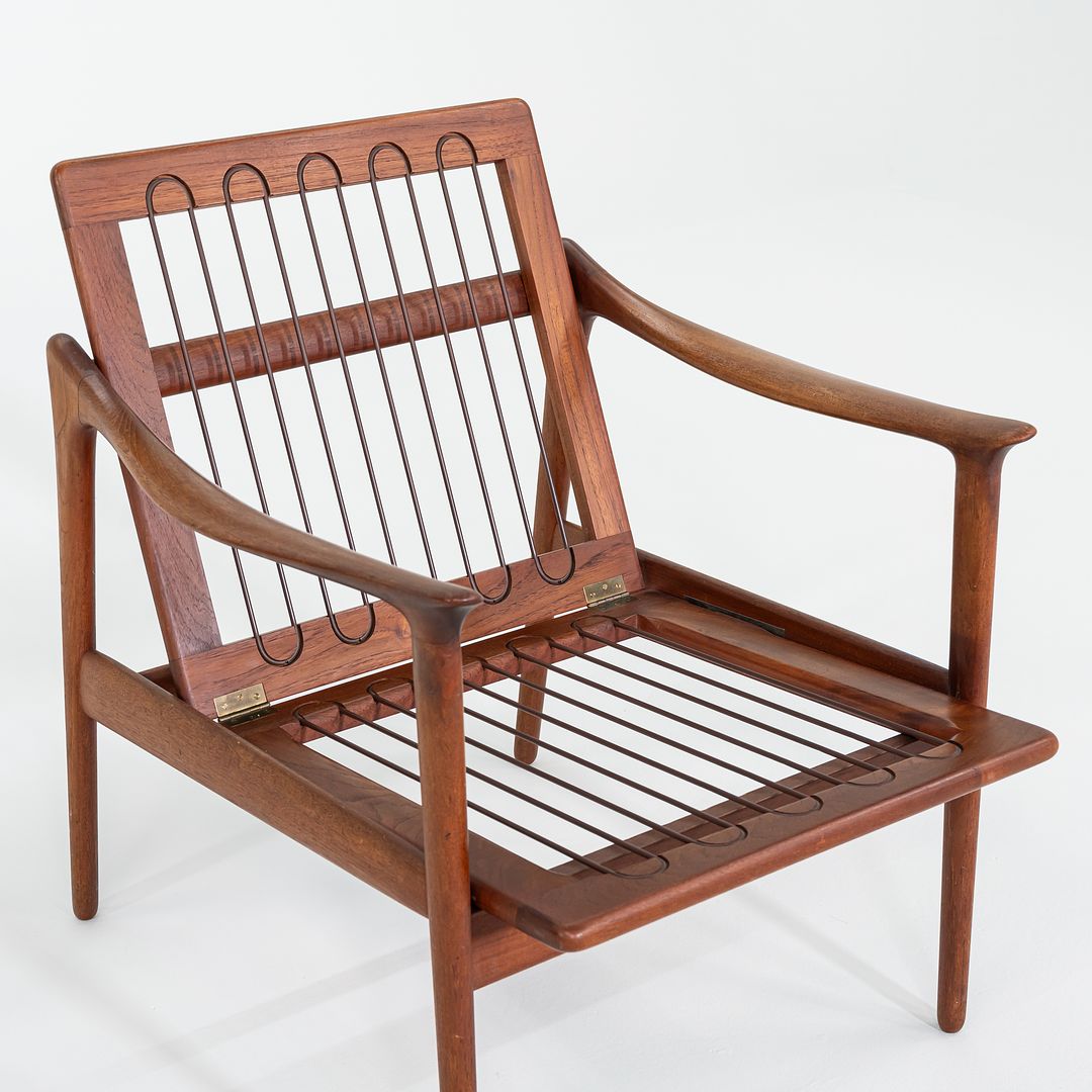 Model 563 Lounge Chair