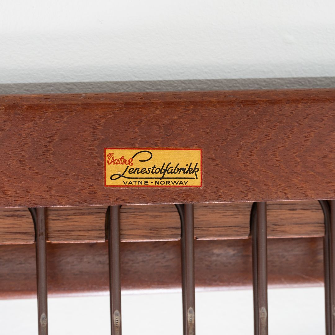Model 563 Lounge Chair