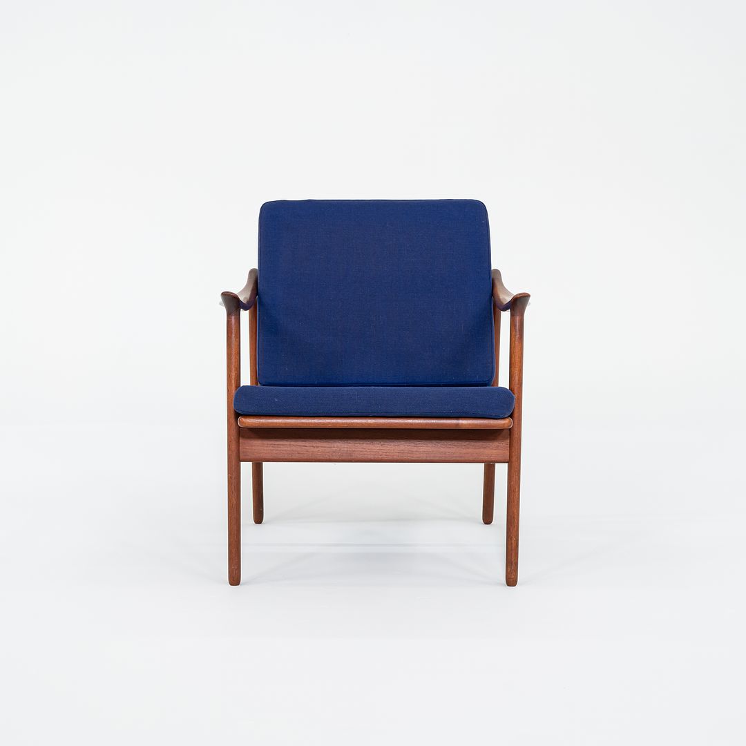 Model 563 Lounge Chair