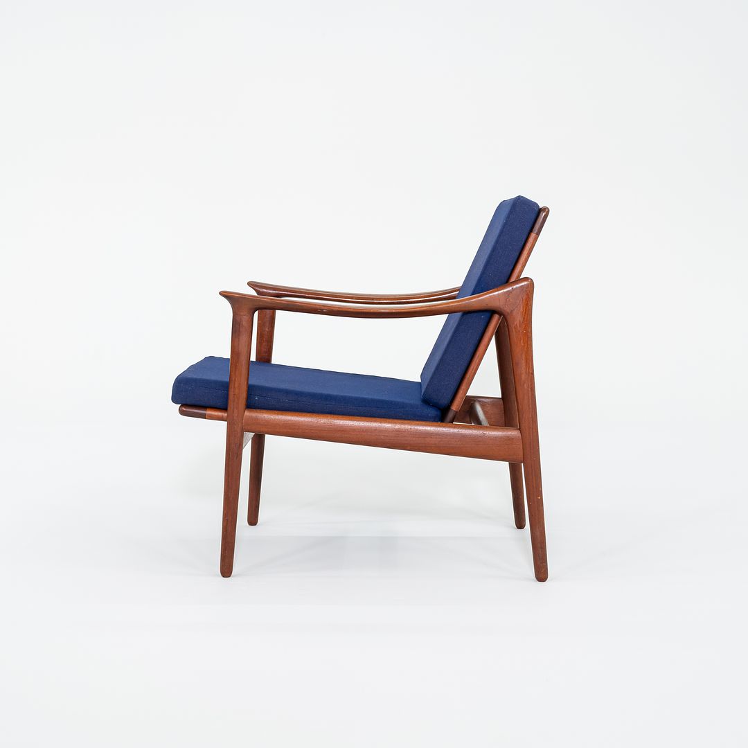 Model 563 Lounge Chair