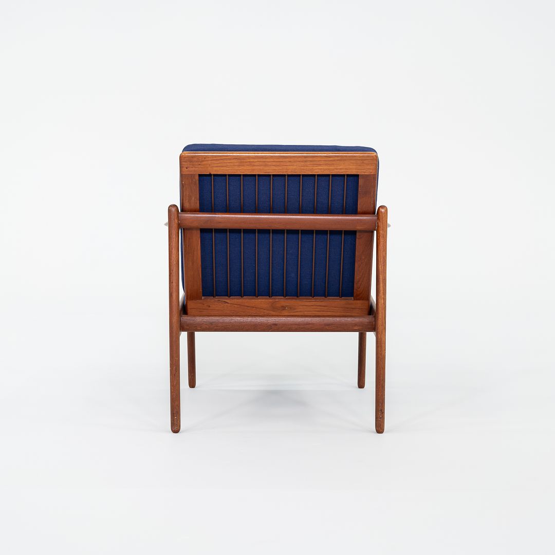 Model 563 Lounge Chair