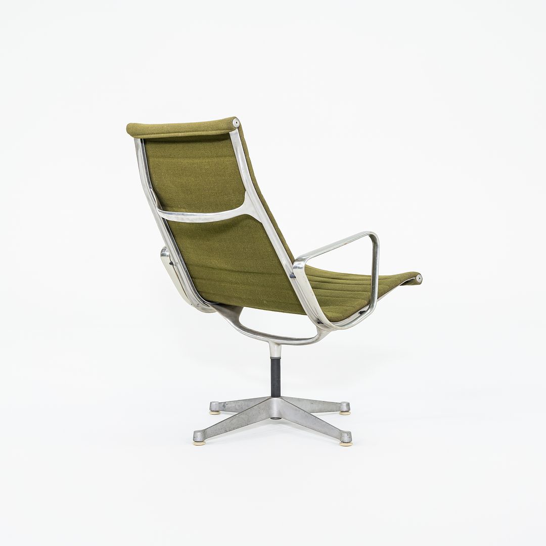 Aluminum Group Lounge Chair, Model EA124