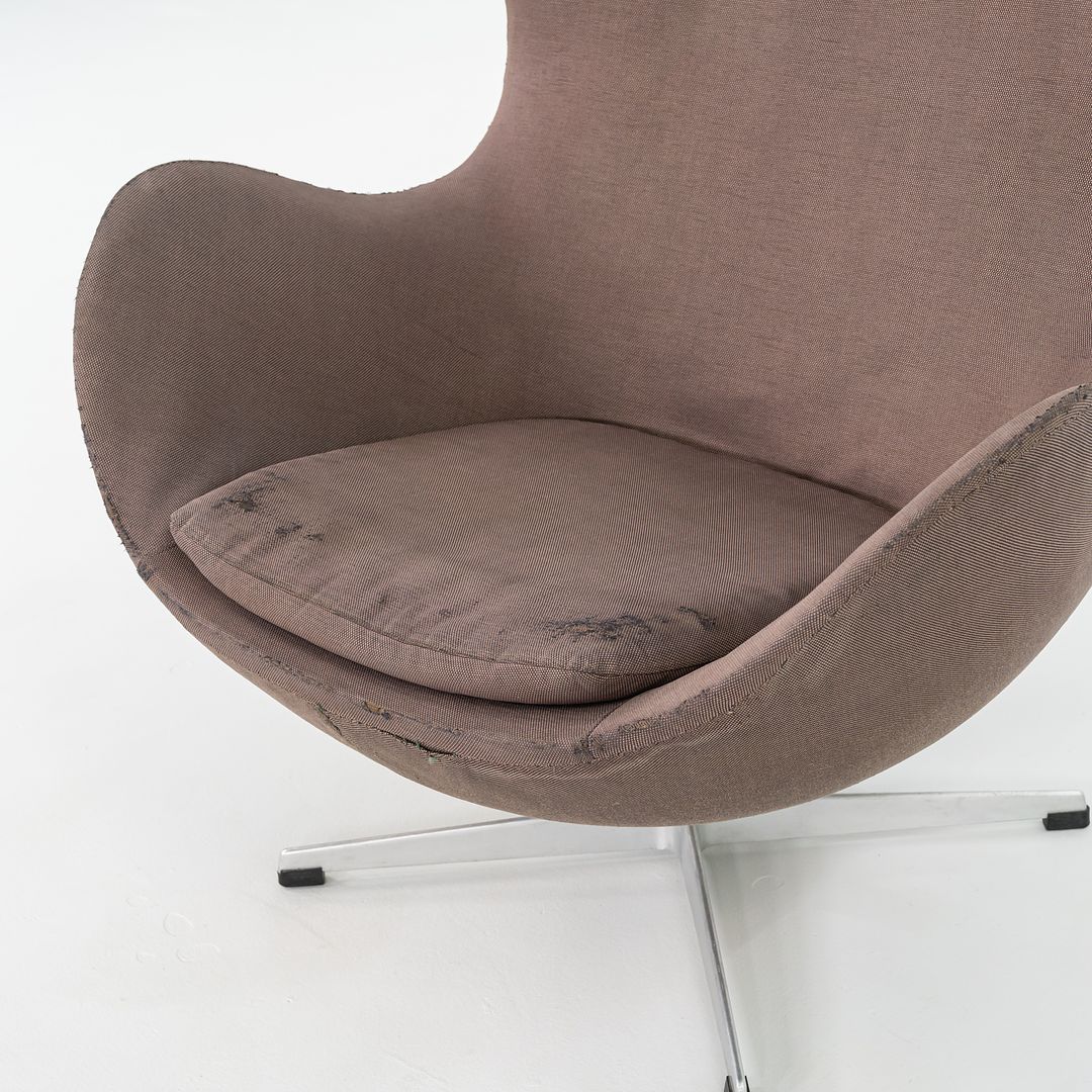 Egg Lounge Chair, Model 3316