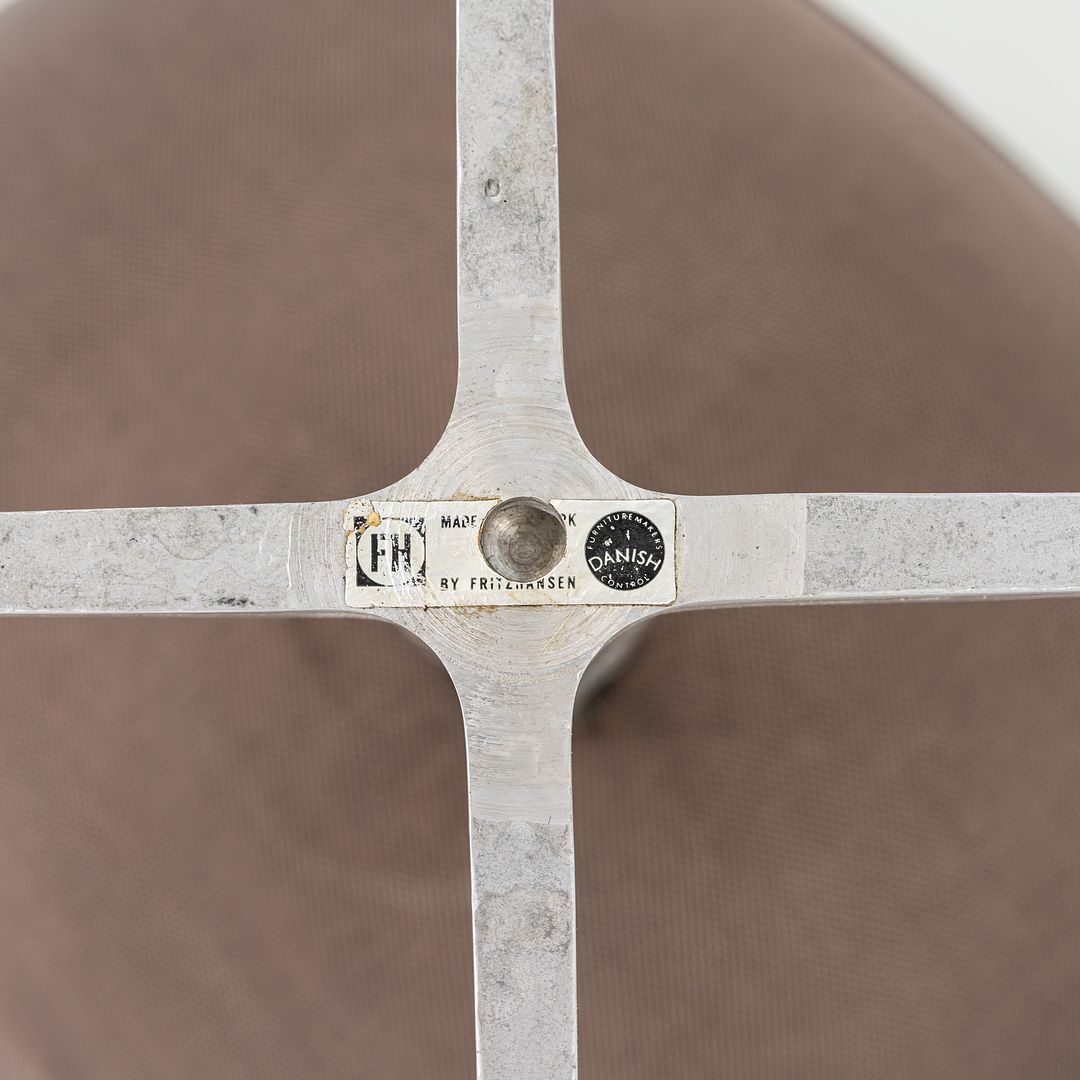 Egg Lounge Chair, Model 3316