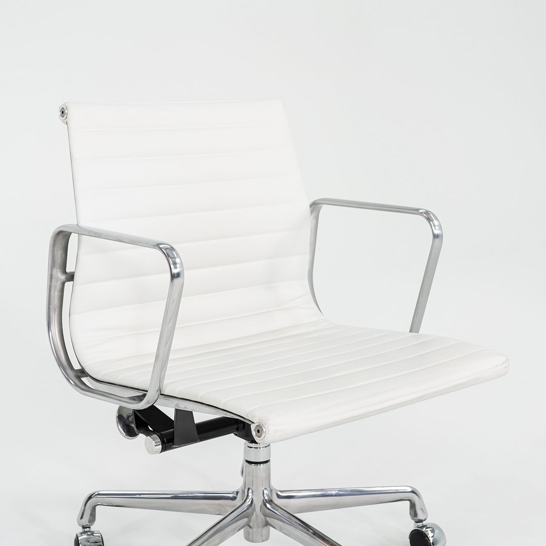 Aluminum Group Management Desk Chair, Model EA335