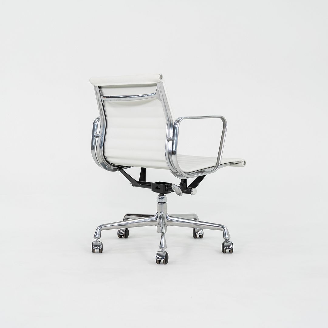 Aluminum Group Management Desk Chair, Model EA335