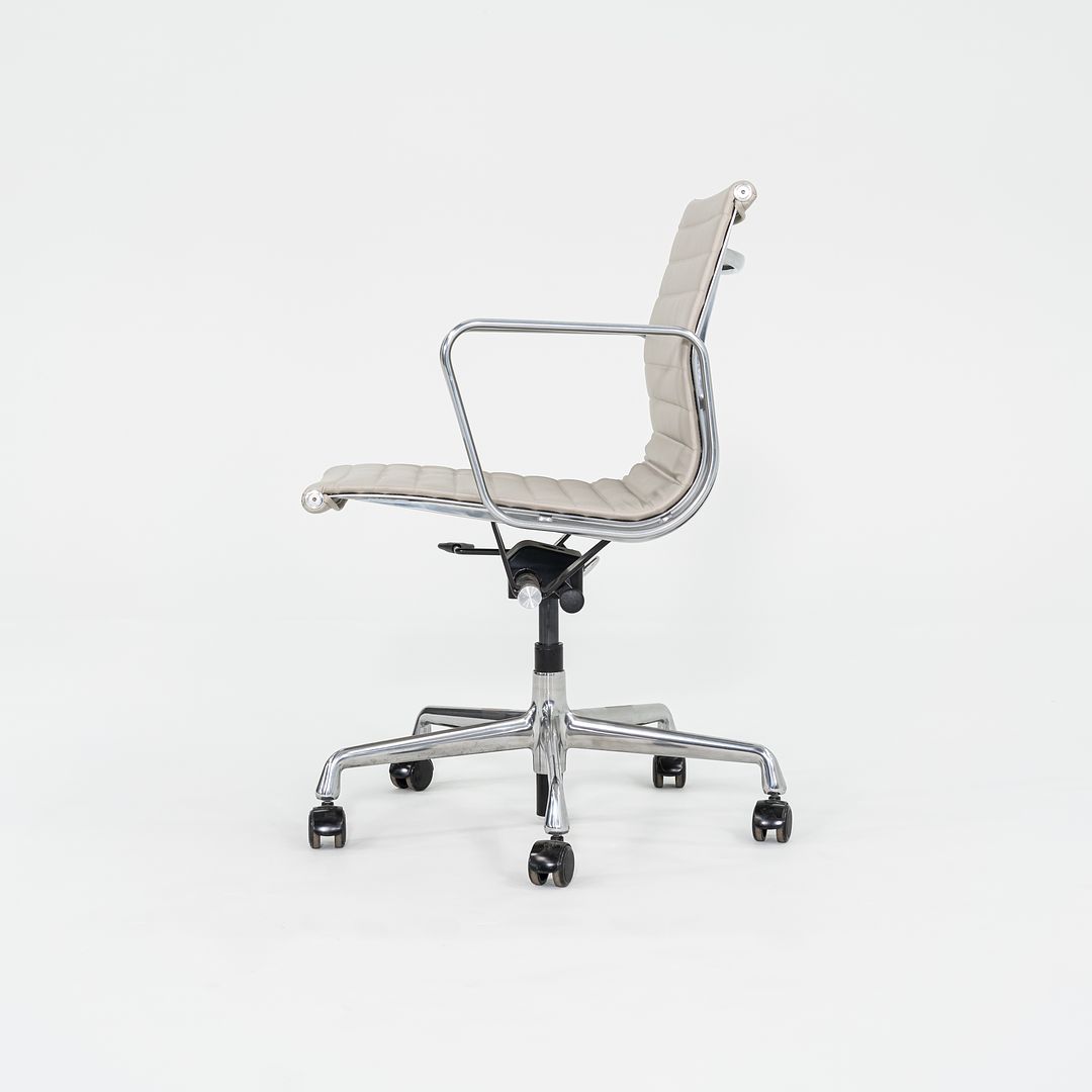 Aluminum Group Management Desk Chair, Model EA335