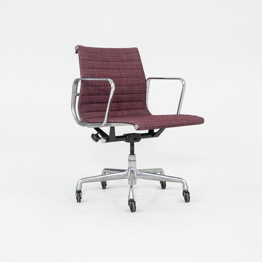 Aluminum Group Management Desk Chair, Model EA335