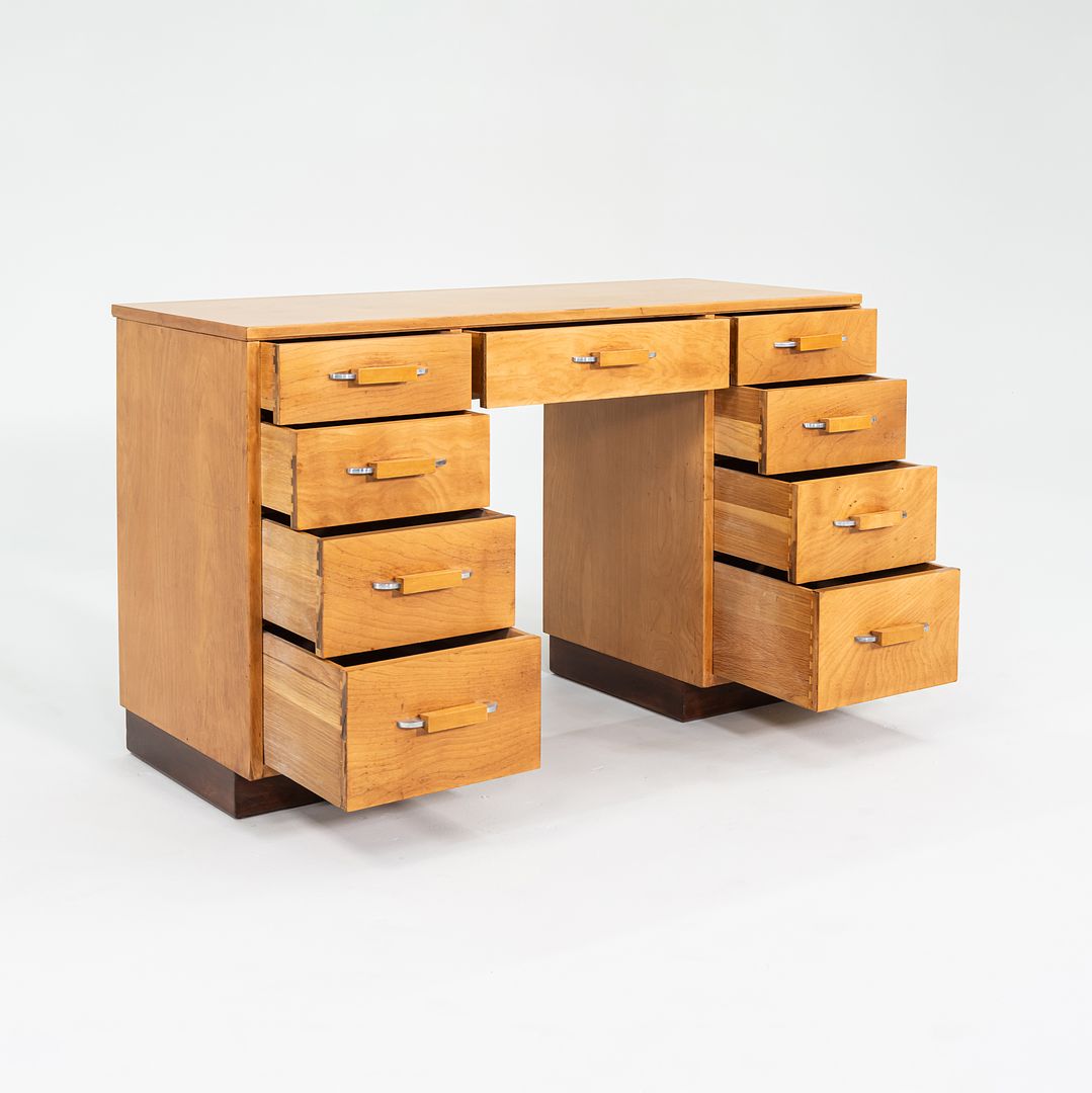 Flexible Home Arrangements 6-Drawer Desk / Vanity