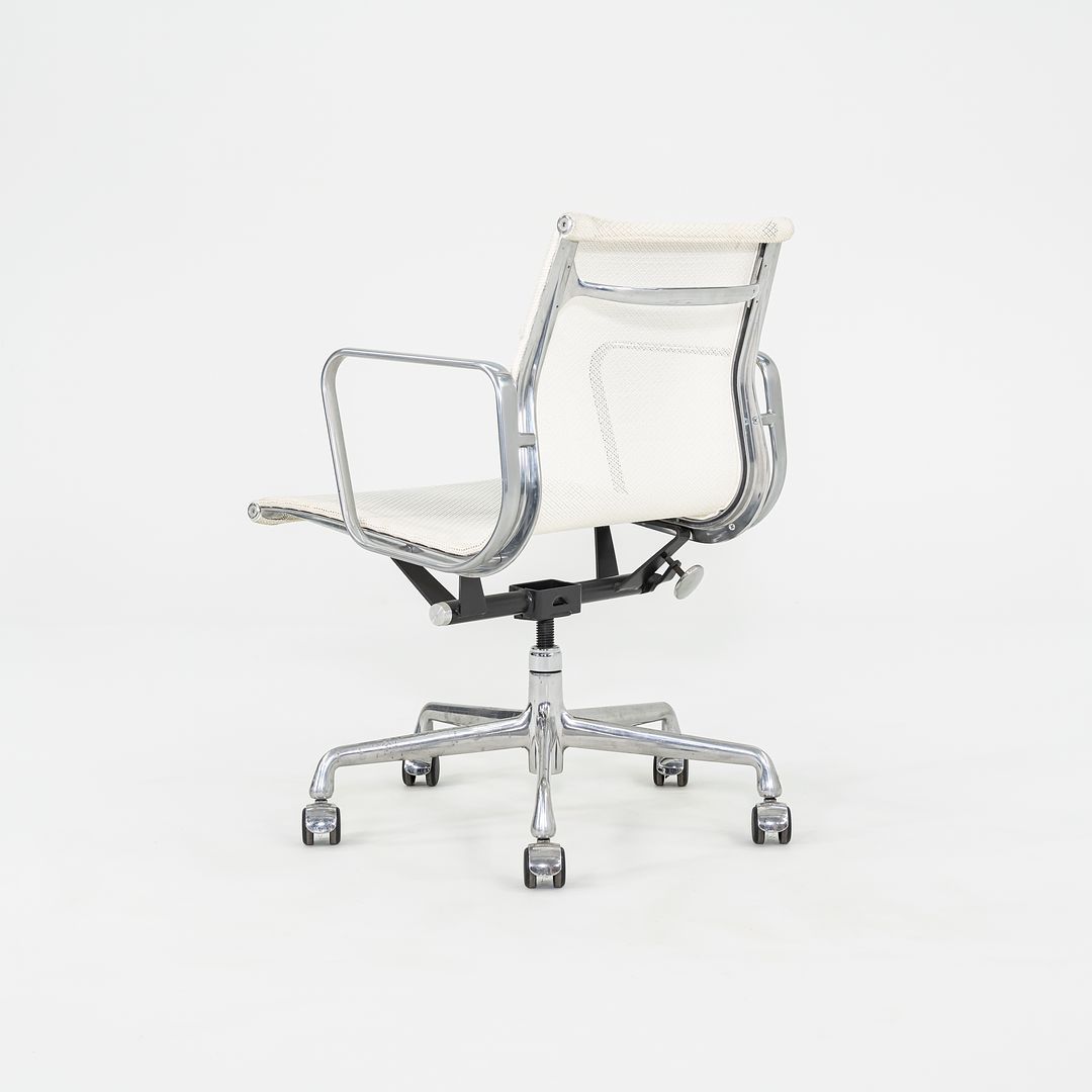 Eames Aluminum Group Management Chair
