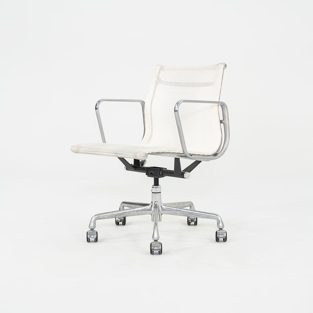 Eames Aluminum Group Management Chair