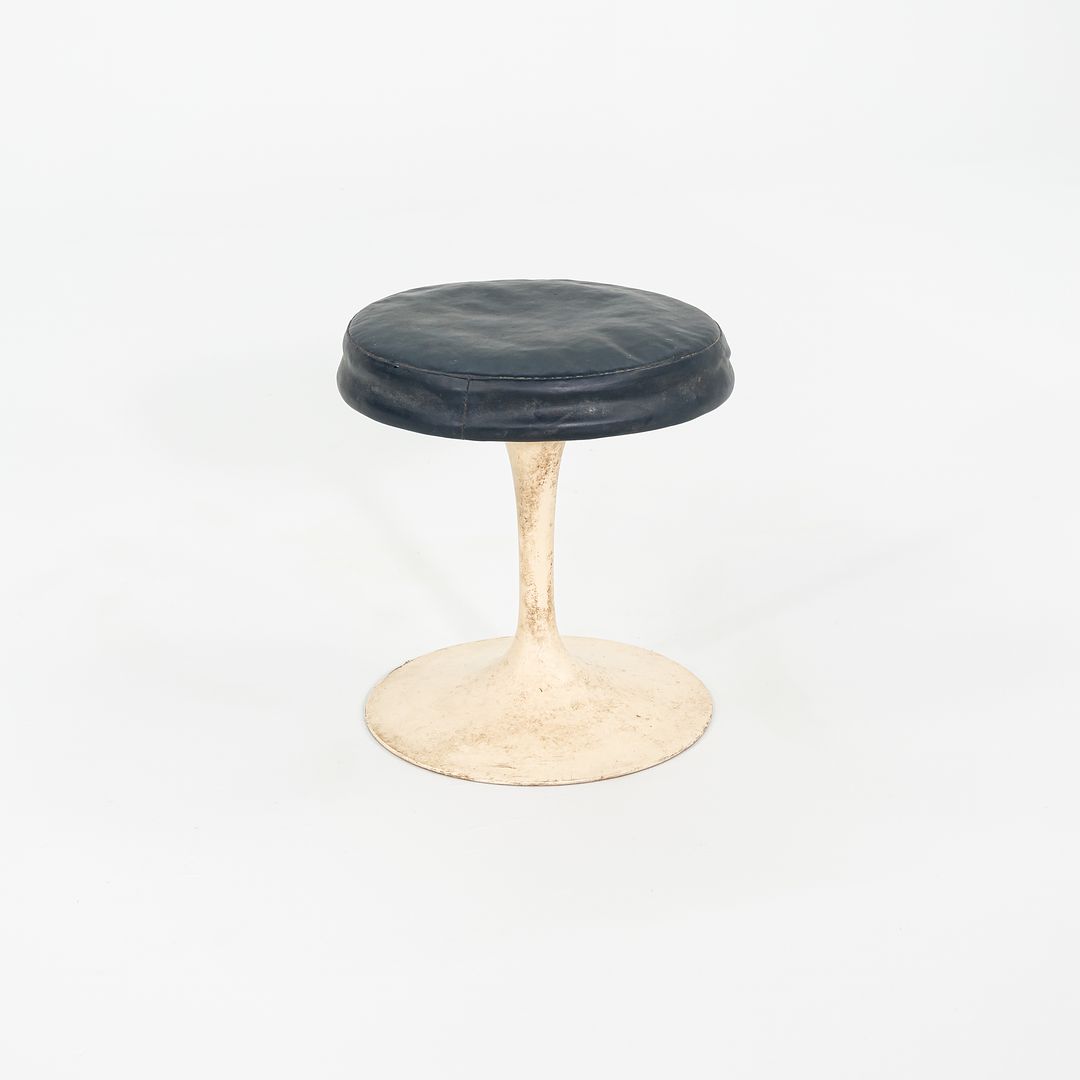 152 Tulip Stool by Eero Saarinen | Rarify 152 Tulip Stool by Eero Saarinen | Rarify