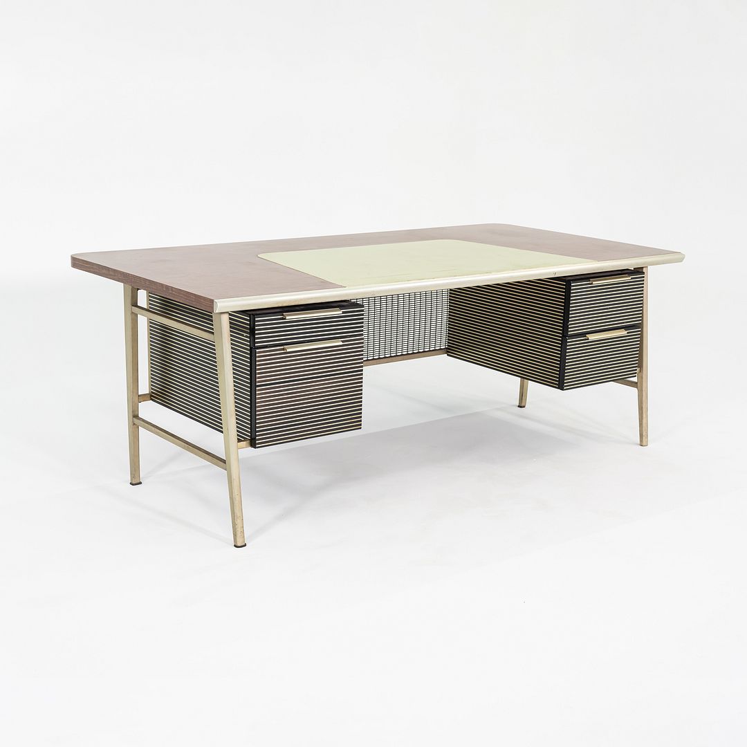 Italic Desk