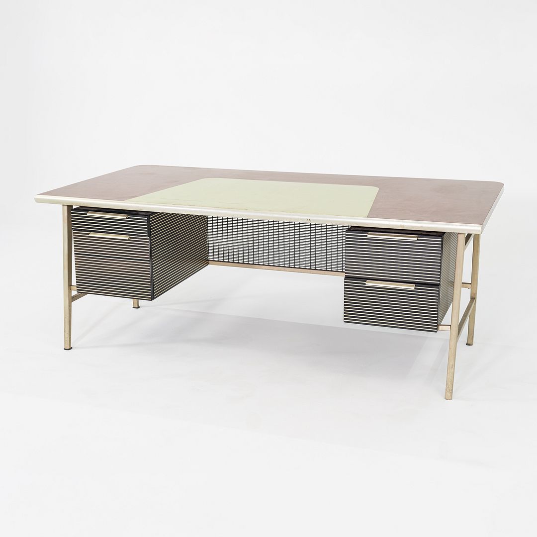 Italic Desk