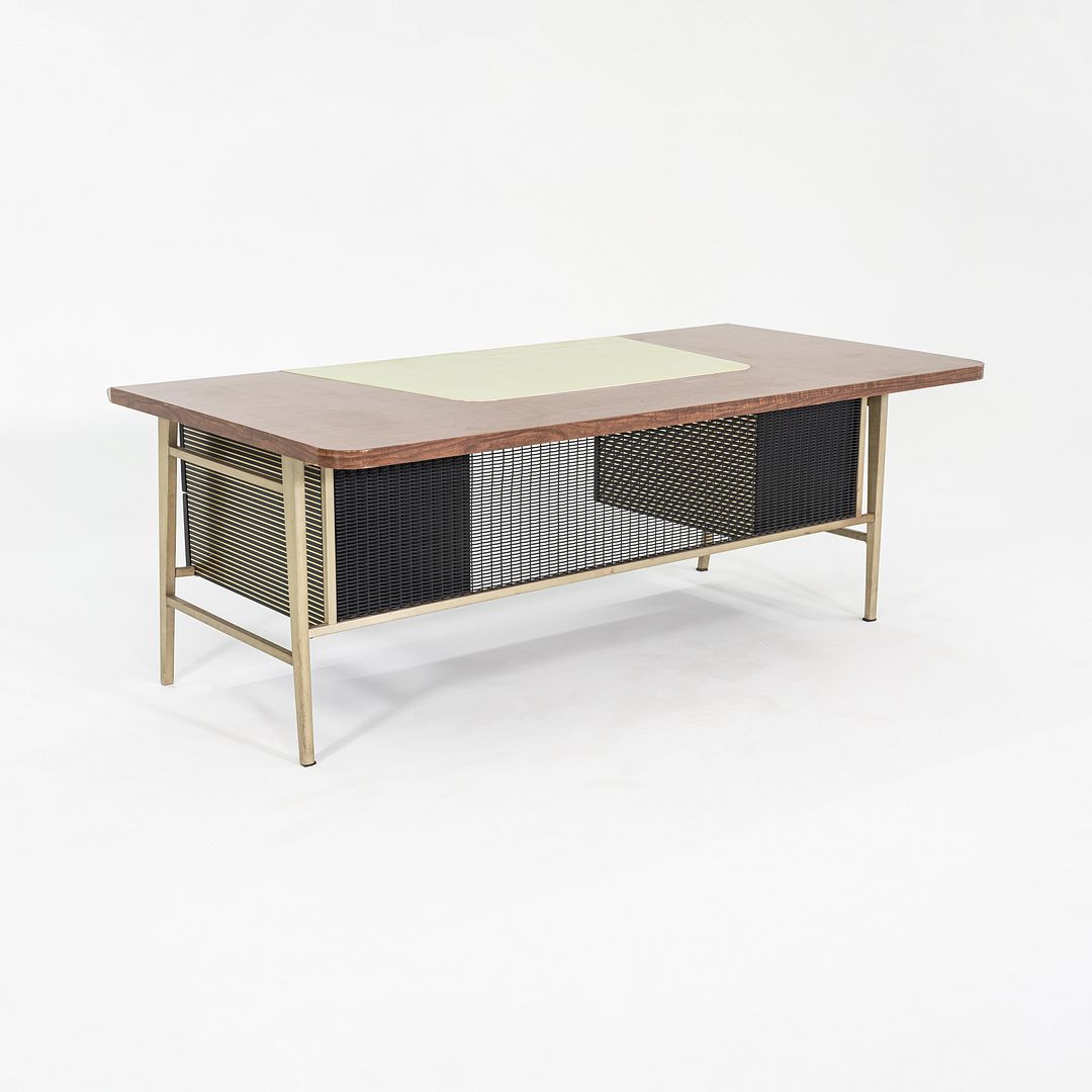 Italic Desk