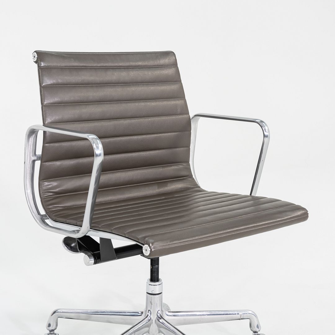 Eames Aluminum Group Management Desk Chair, Model EA335