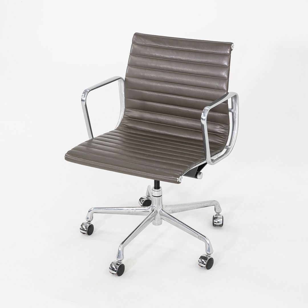 Eames Aluminum Group Management Desk Chair, Model EA335