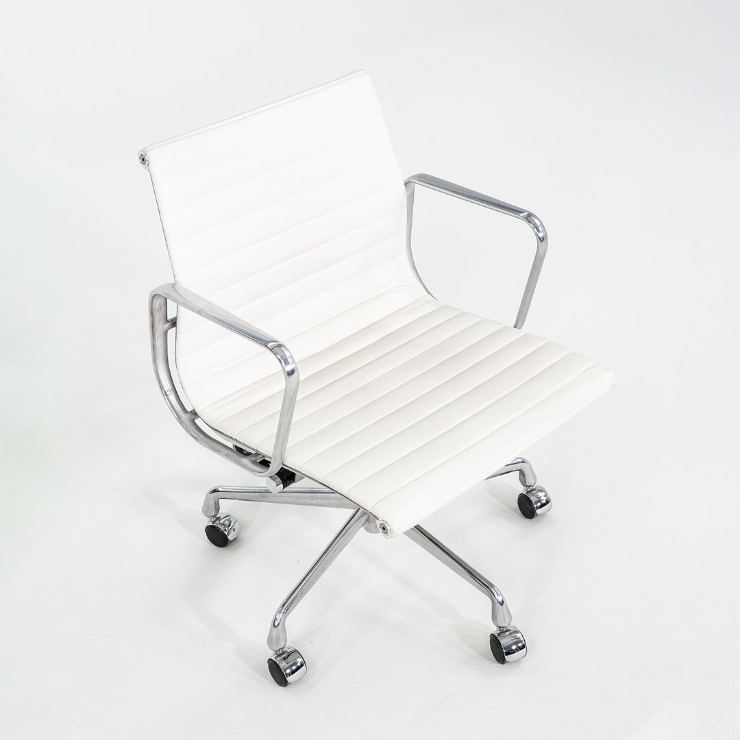 Aluminum Group Management Desk Chair, Model EA335