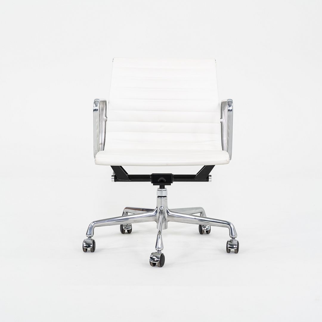 Aluminum Group Management Desk Chair, Model EA335