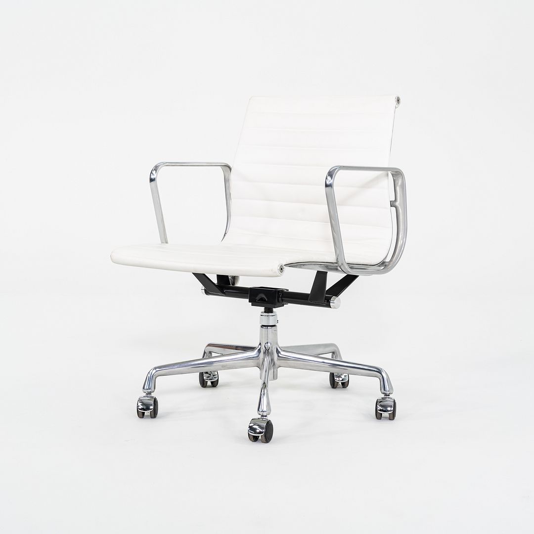 Aluminum Group Management Desk Chair, Model EA335