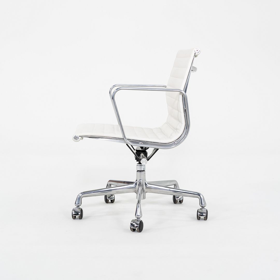 Aluminum Group Management Desk Chair, Model EA335