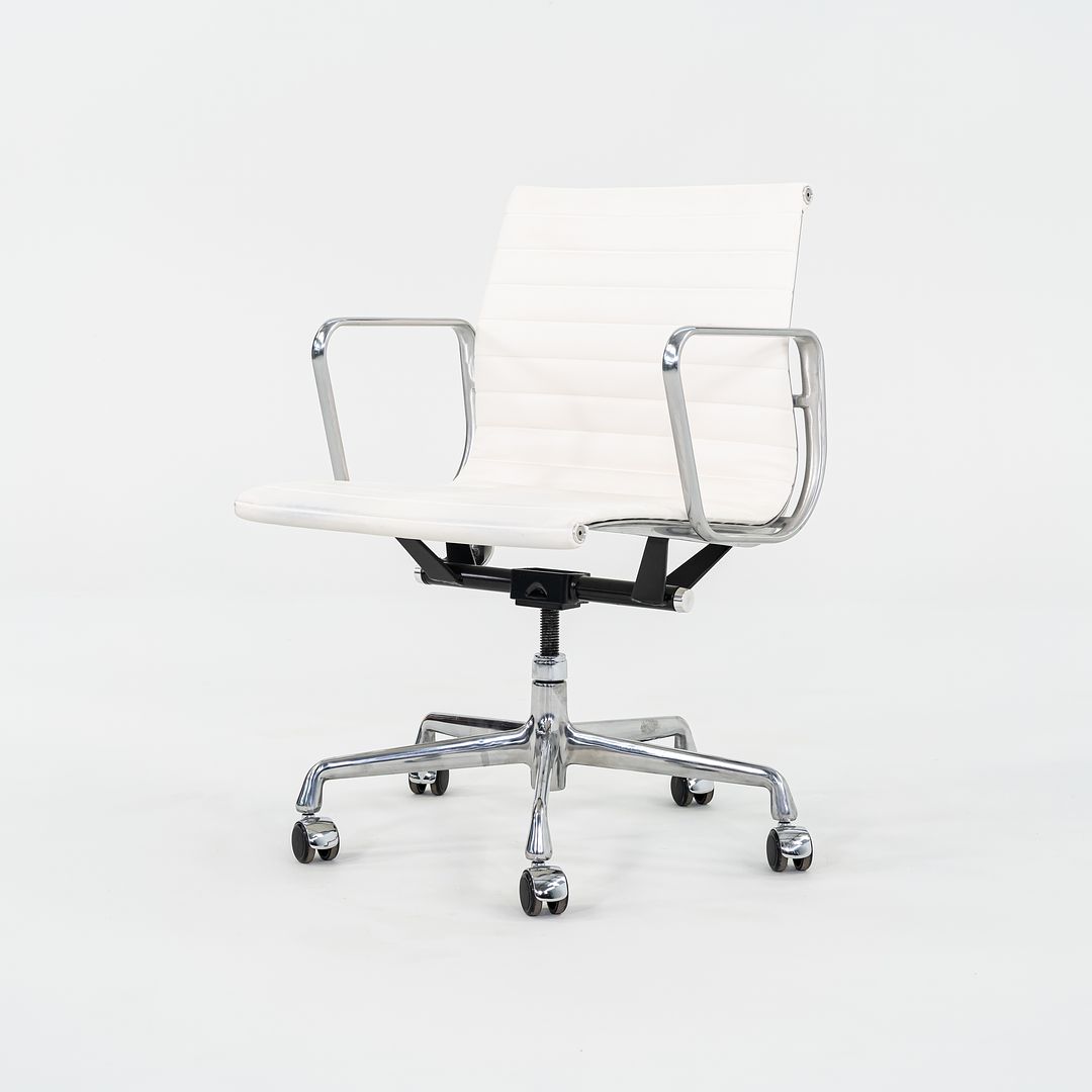 Aluminum Group Management Desk Chair, Model EA335