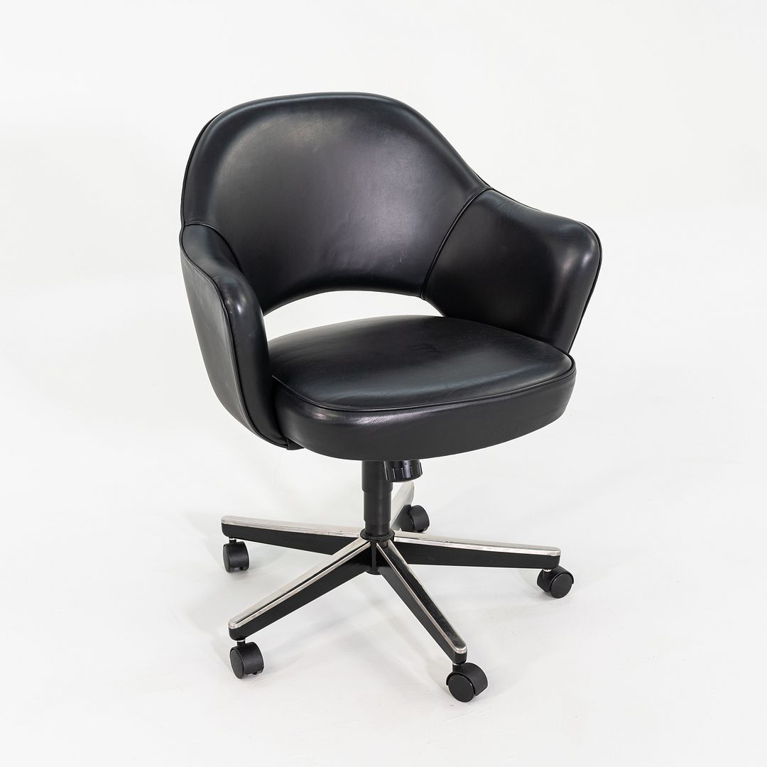Saarinen Executive Swivel Arm Chair