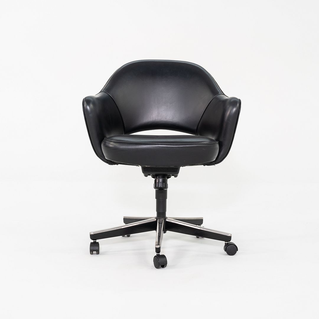 Saarinen Executive Swivel Arm Chair