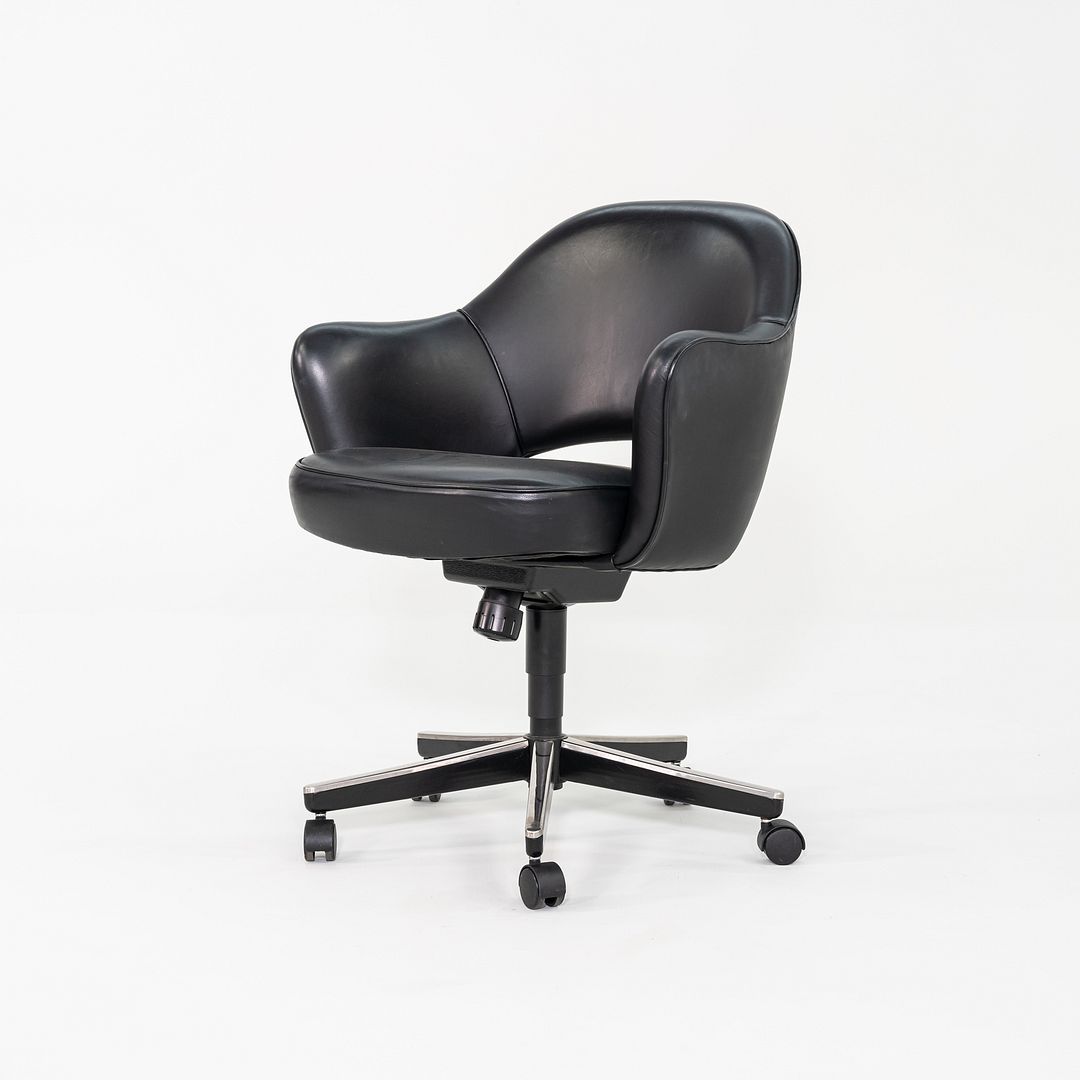 Saarinen Executive Swivel Arm Chair