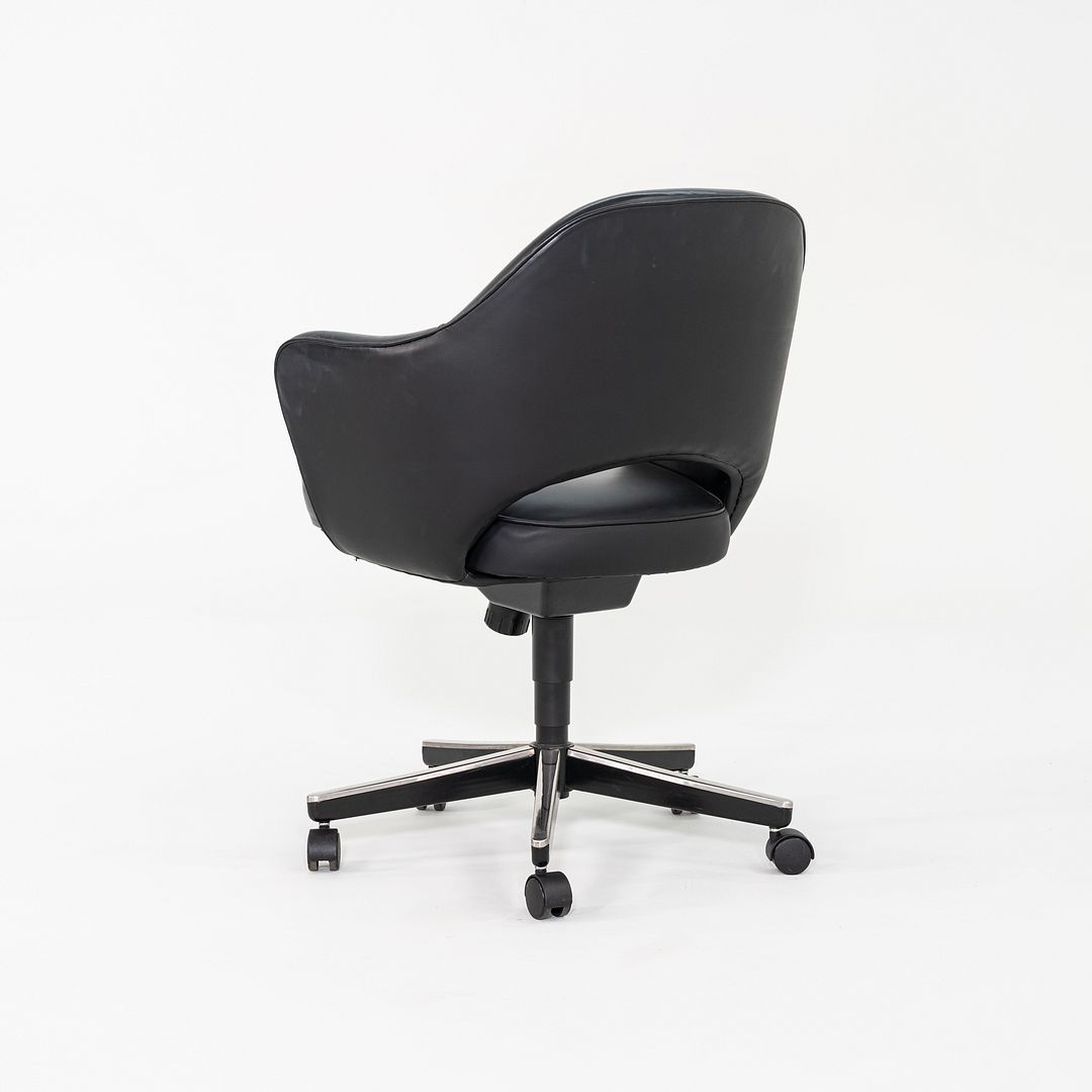 Saarinen Executive Swivel Arm Chair