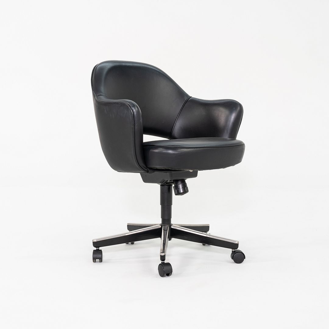 Saarinen Executive Swivel Arm Chair