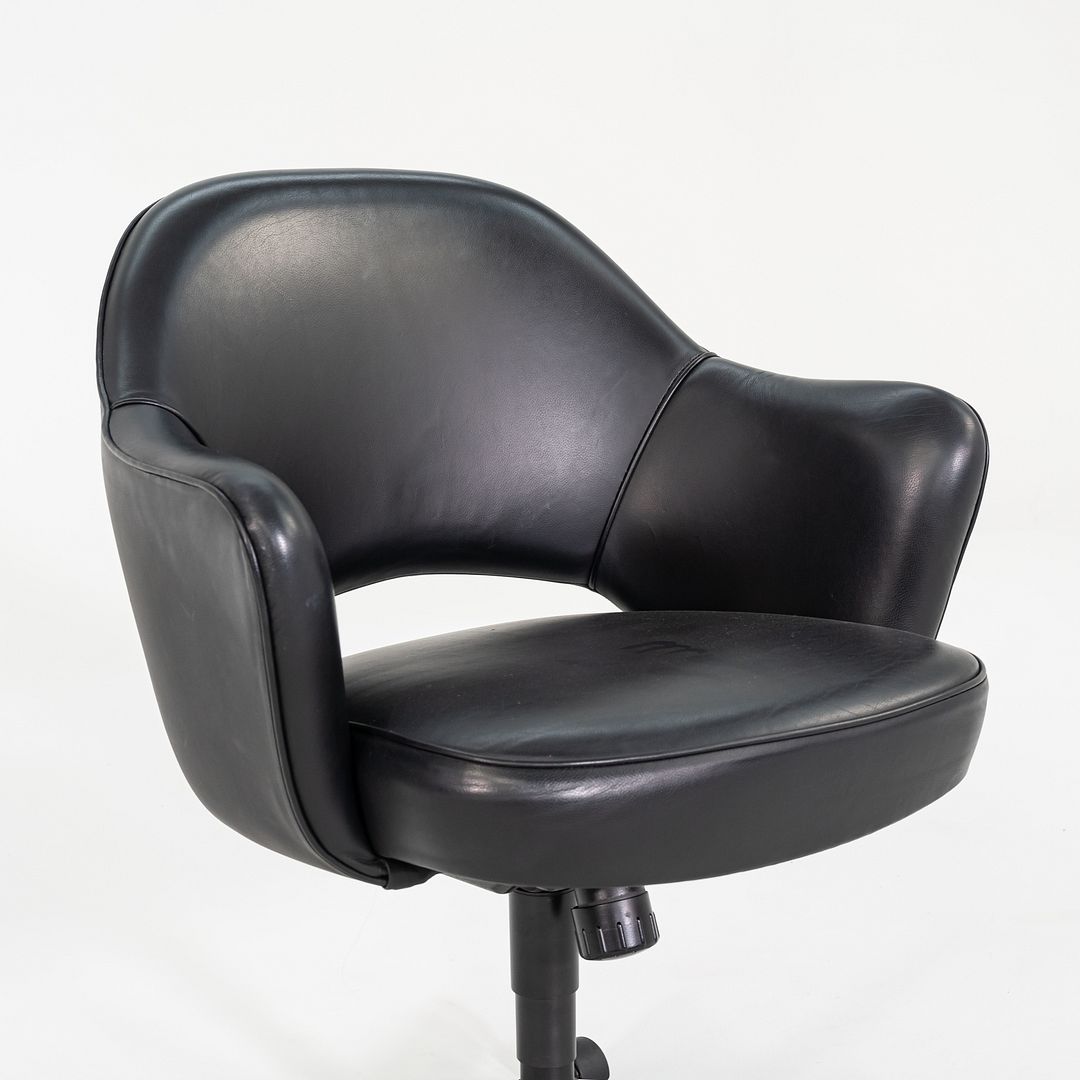 Saarinen Executive Swivel Arm Chair