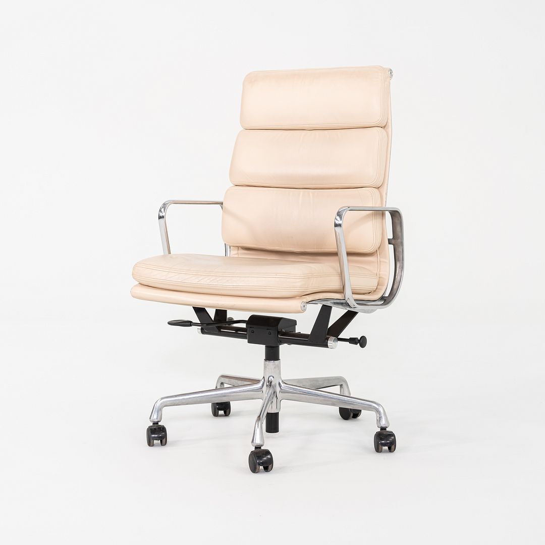 Soft Pad Executive Chair, Model EA437