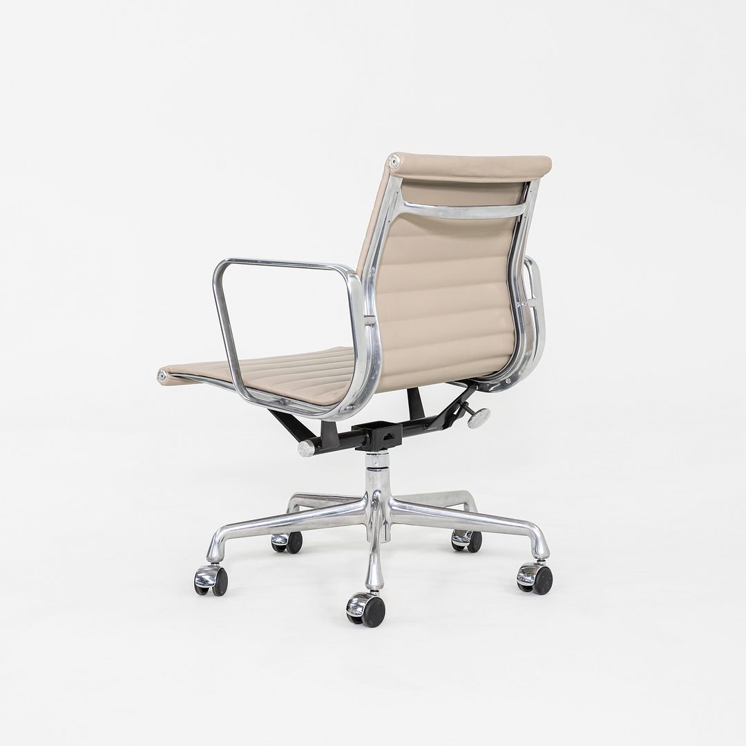 Eames Aluminum Group Management Chair, Model EA335
