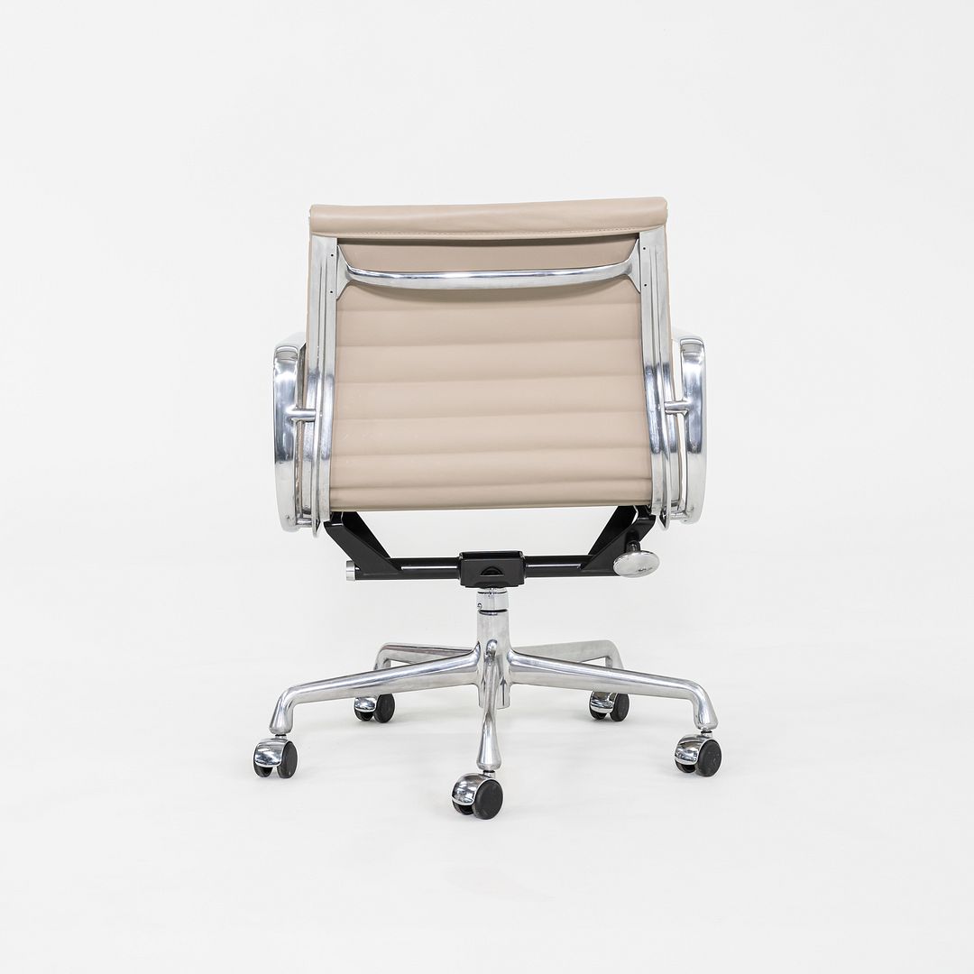 Eames Aluminum Group Management Chair, Model EA335