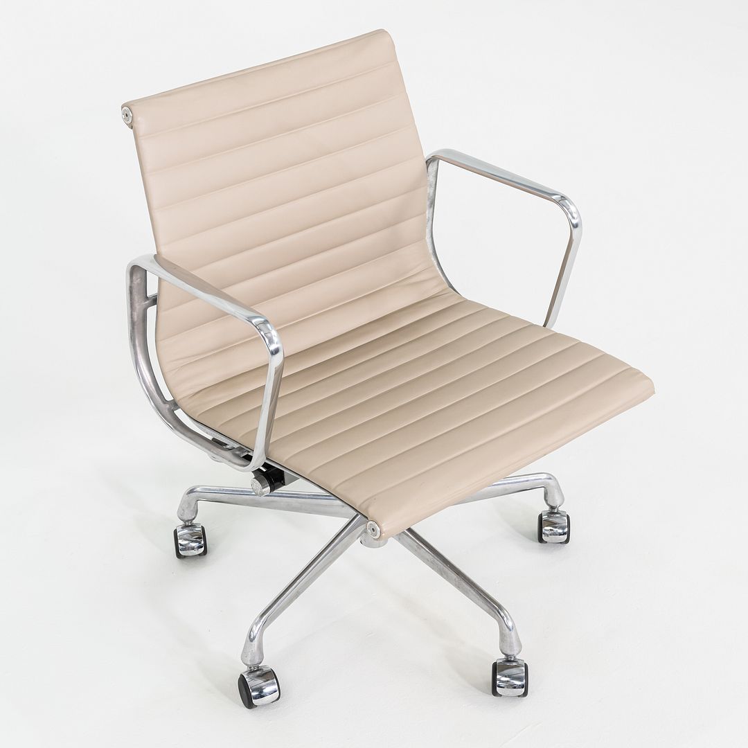 Eames Aluminum Group Management Chair, Model EA335