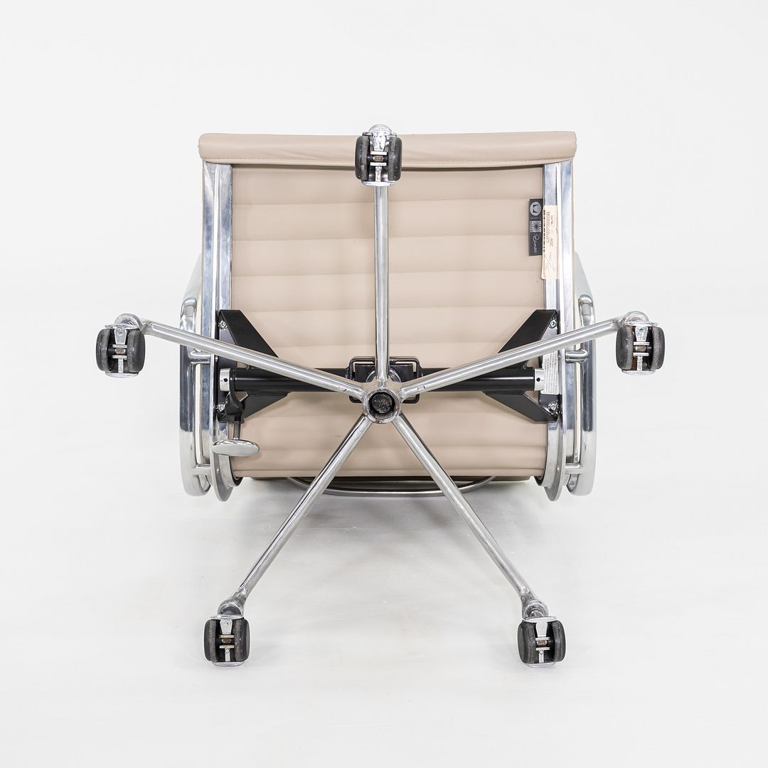 Eames Aluminum Group Management Chair, Model EA335