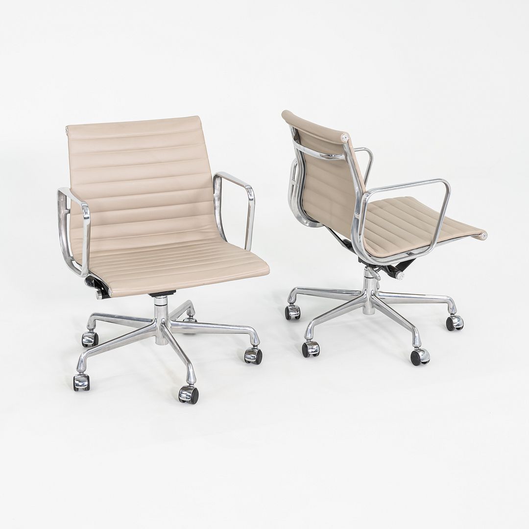 Eames Aluminum Group Management Chair, Model EA335