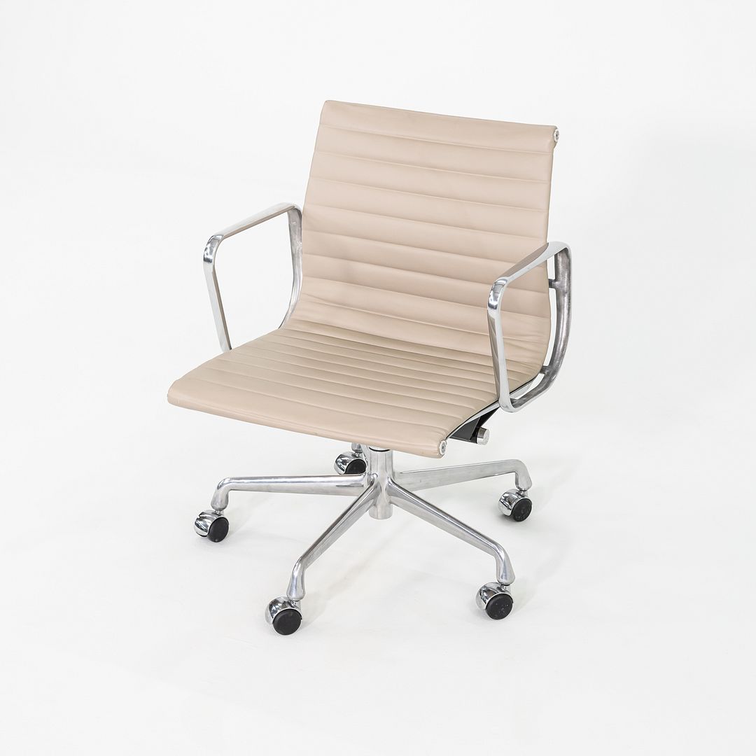 Eames Aluminum Group Management Chair, Model EA335