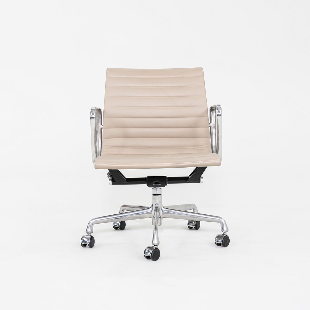 Eames Aluminum Group Management Chair, Model EA335