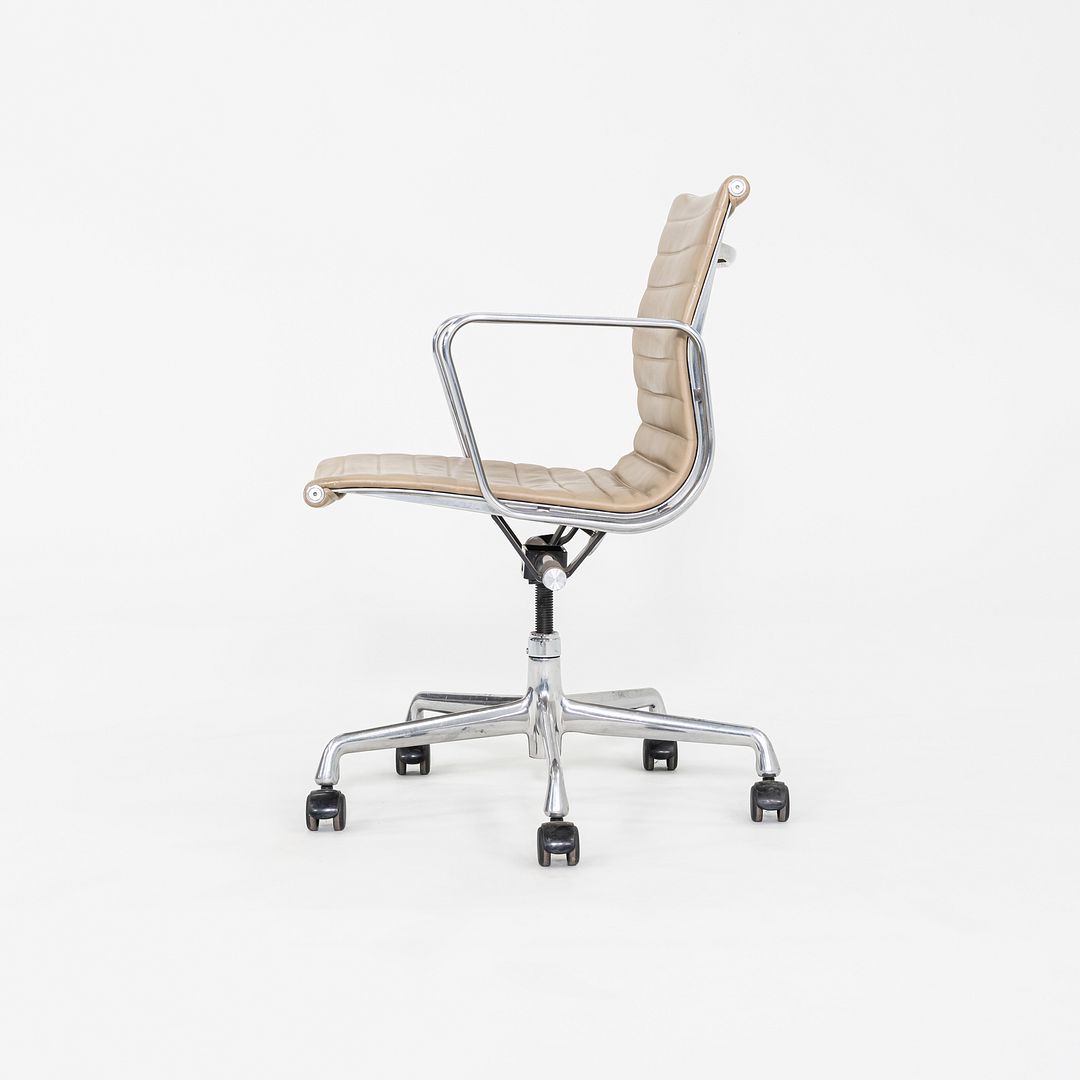 Aluminum Group Management Desk Chair, Model EA335